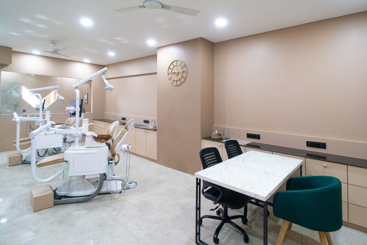 Treatment room with desk and chairs